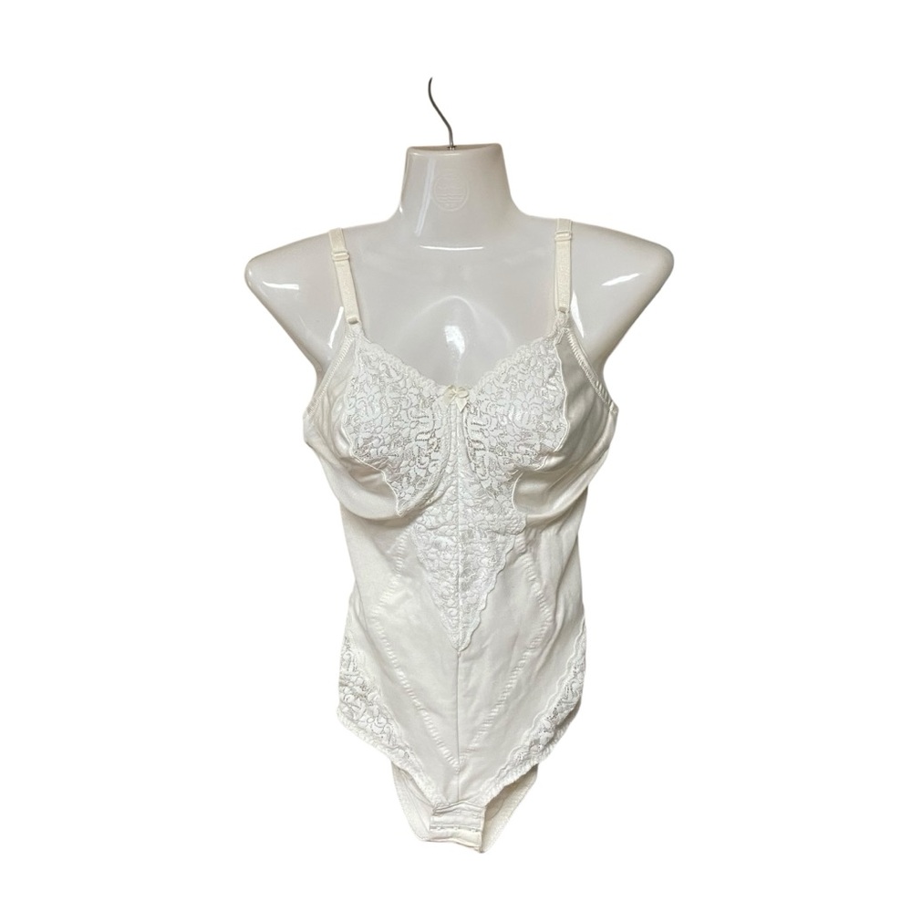 Vintage Pin-Up Shapewear Bodysuit
Size 38 C White